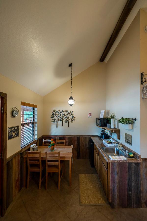 Cabin 1 Rental 15 Minutes From Magnolia And Baylor Waco Buitenkant foto