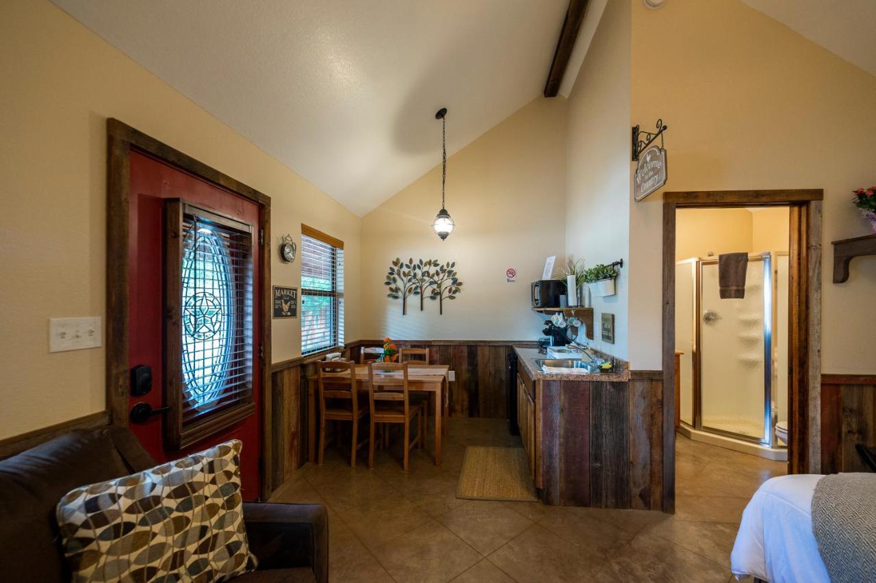 Cabin 1 Rental 15 Minutes From Magnolia And Baylor Waco Buitenkant foto